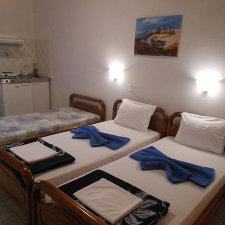 Pansion Giorgos & Rania Apartman Szkiáthosz Szoba fotó