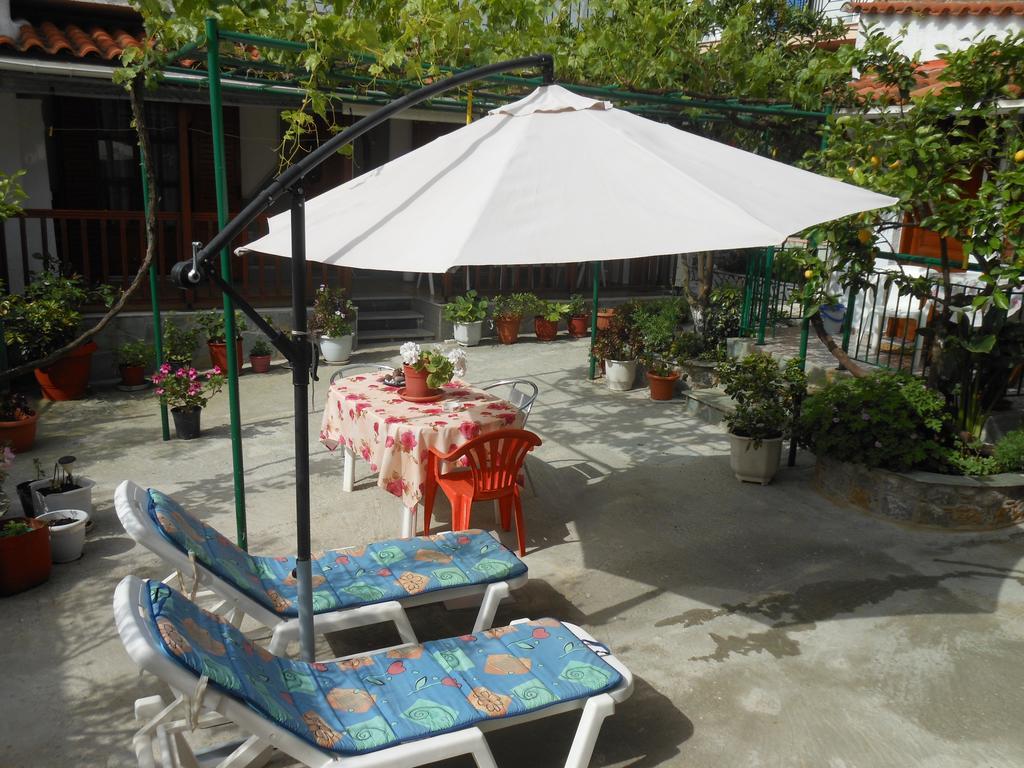 Pansion Giorgos & Rania Apartman Szkiáthosz Szoba fotó