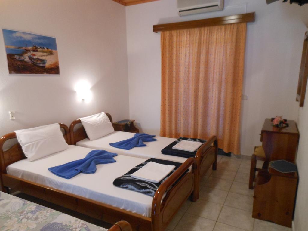 Pansion Giorgos & Rania Apartman Szkiáthosz Szoba fotó
