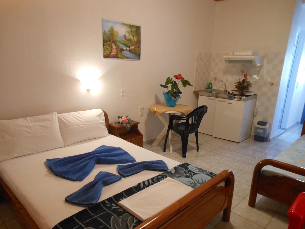 Pansion Giorgos & Rania Apartman Szkiáthosz Szoba fotó